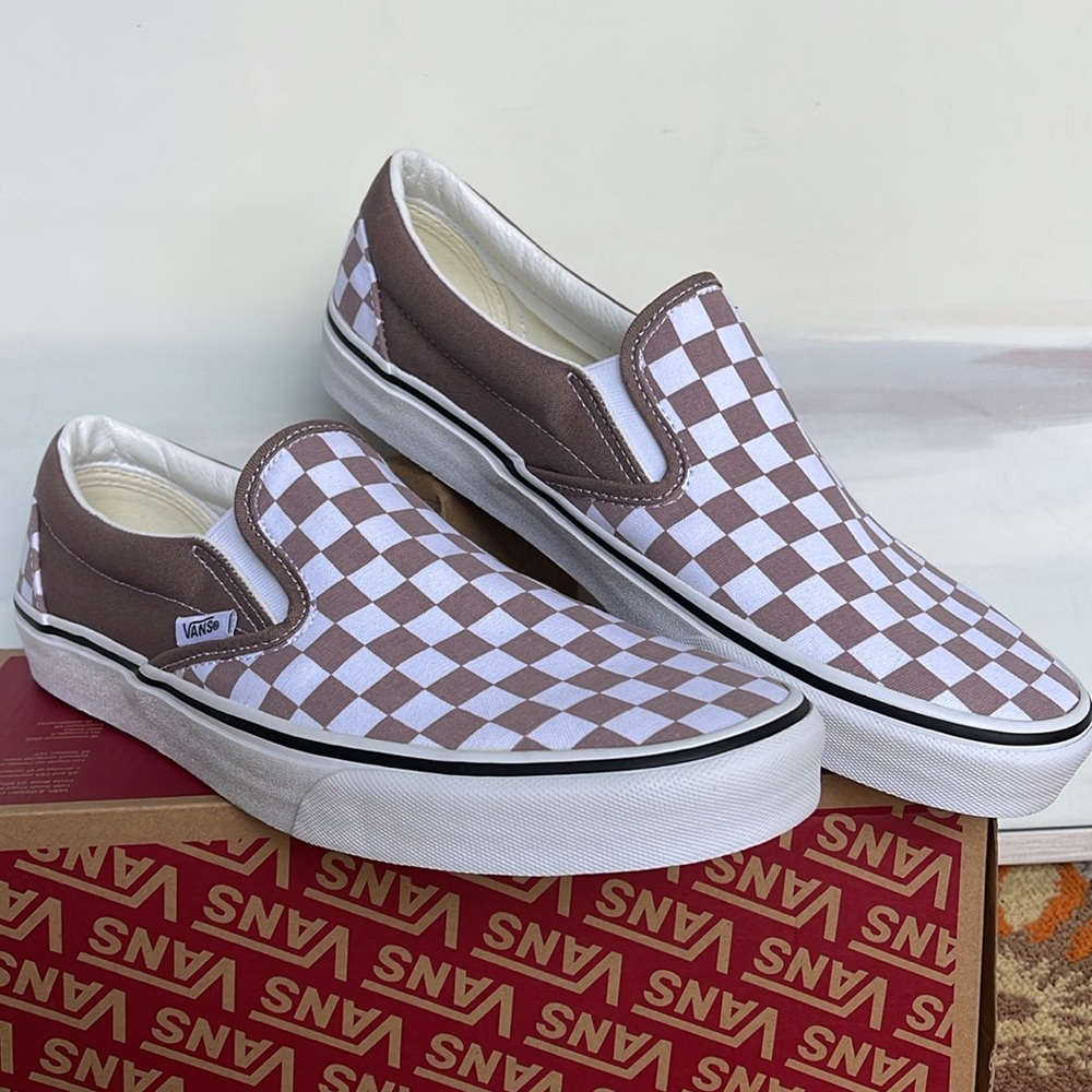 Vans Men’s Classic Slip-On
Color Theory Checkerboard
VN000BVZC9|
Sneakers - Picture 5 of 16
